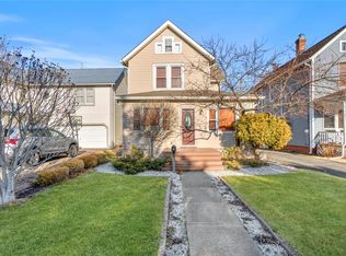 95 Rose St, Farmingdale, NY 11735