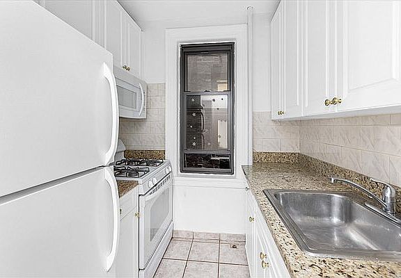 5th image of 144 W 17th St #3RW