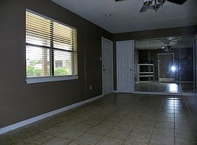 3rd image of 402 Pine Cir