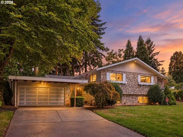 559 NE 167th Pl, Portland, OR 97230