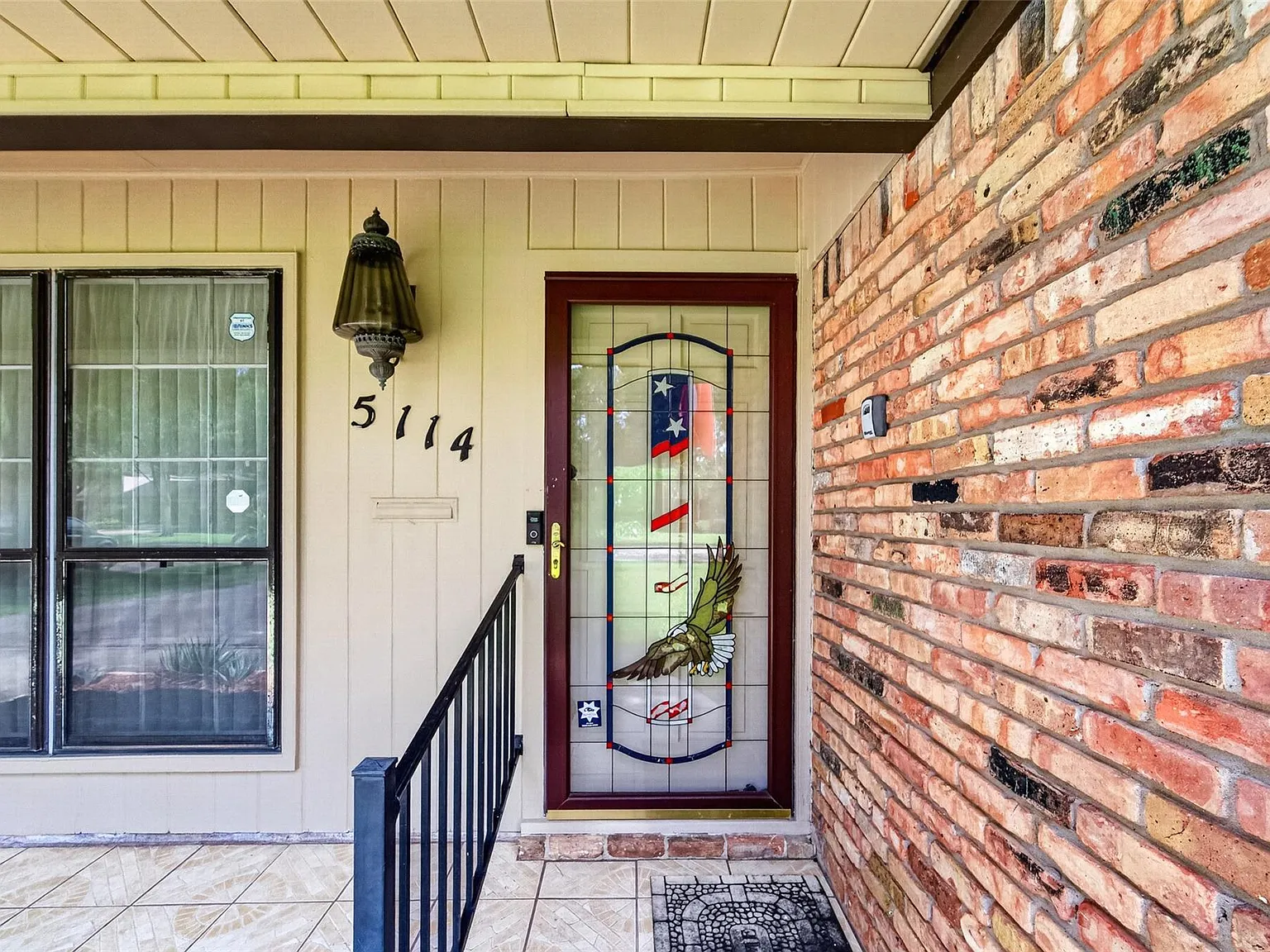 3 bed, 1.5 bath, 1323 sqft, $2,250 — Photo 2