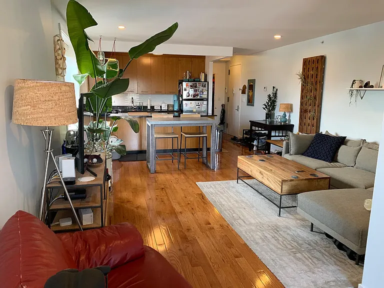 25-27 Astoria Blvd S #4B — Photo 1