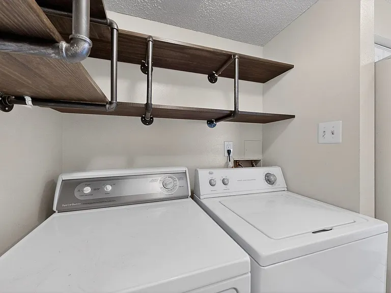 8445 Chambers Ct NE #D — Photo 32