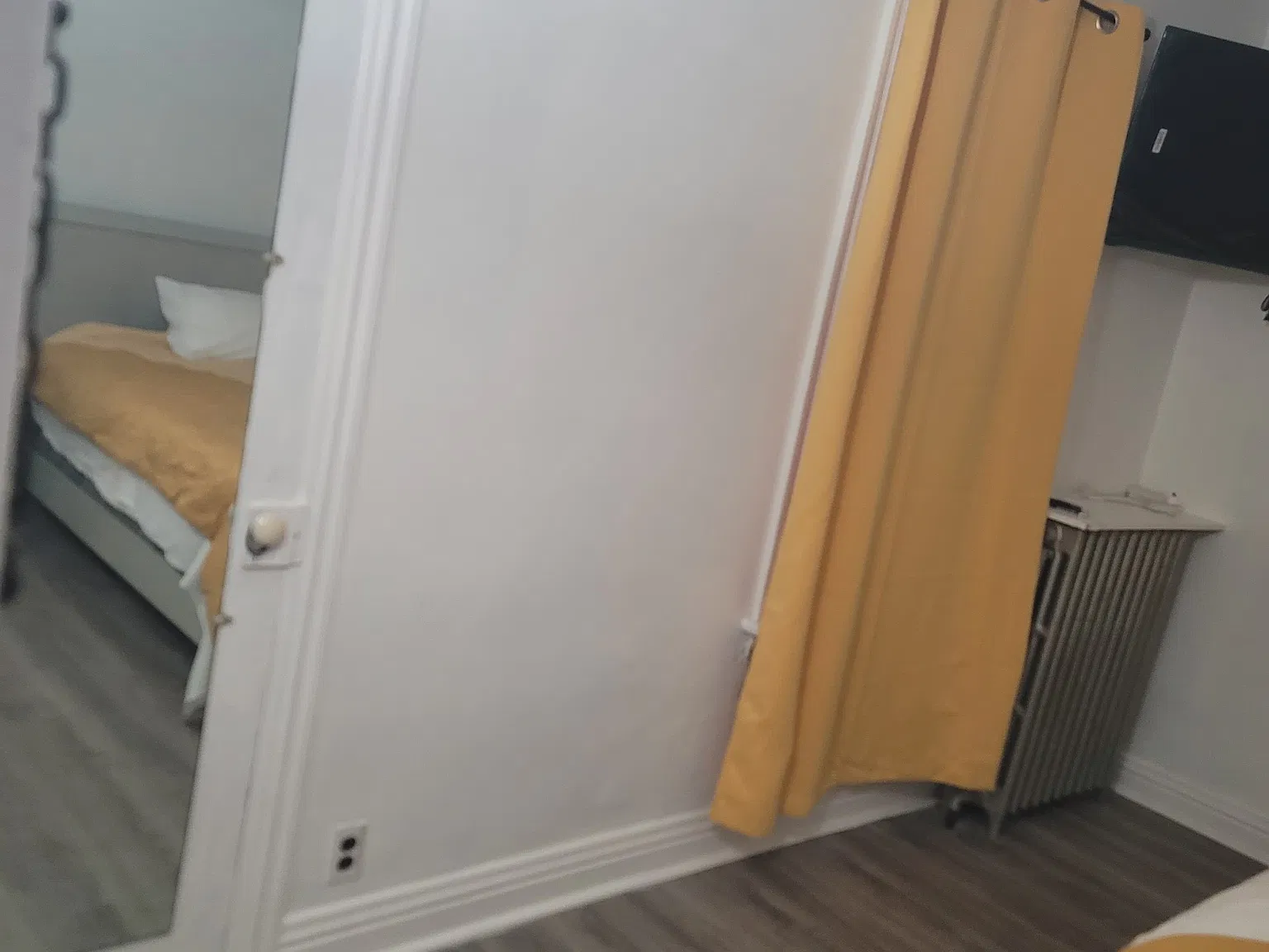 1 bed, 1.5 bath, 1402 sqft, $850 — Photo 1
