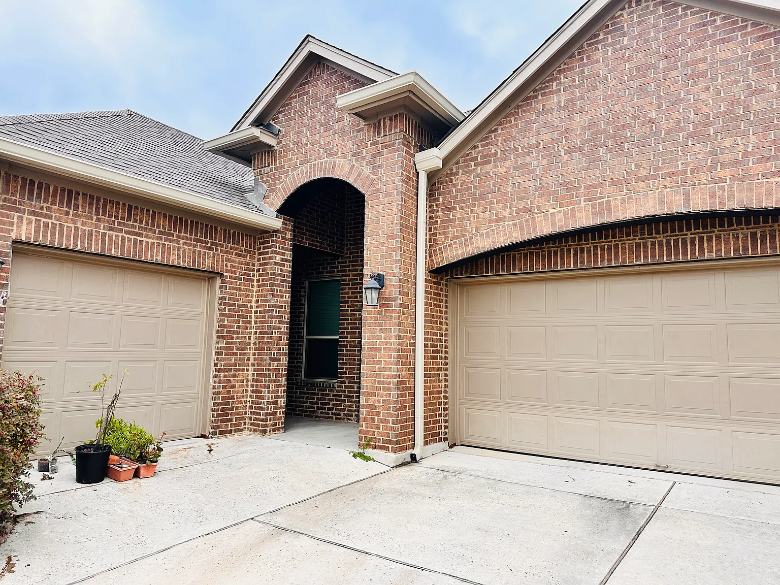 4 bed, 2560 sqft, $2,595 — Photo 2
