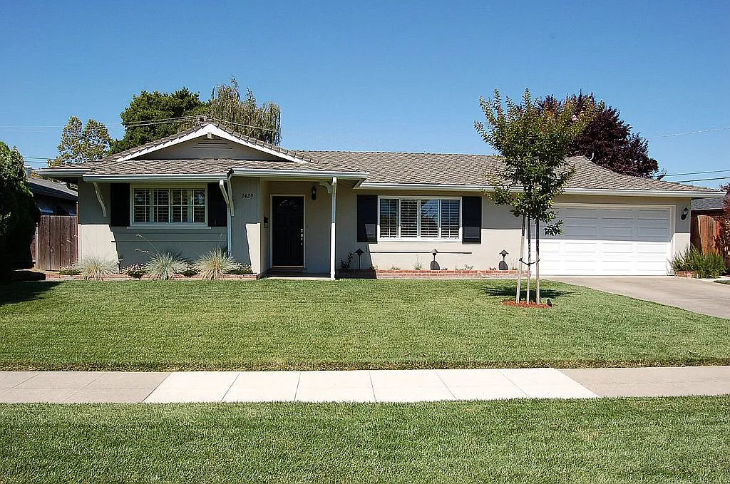 1429 Lamore Dr photo 1