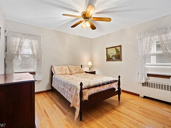 5th image of 16 Linden Ave