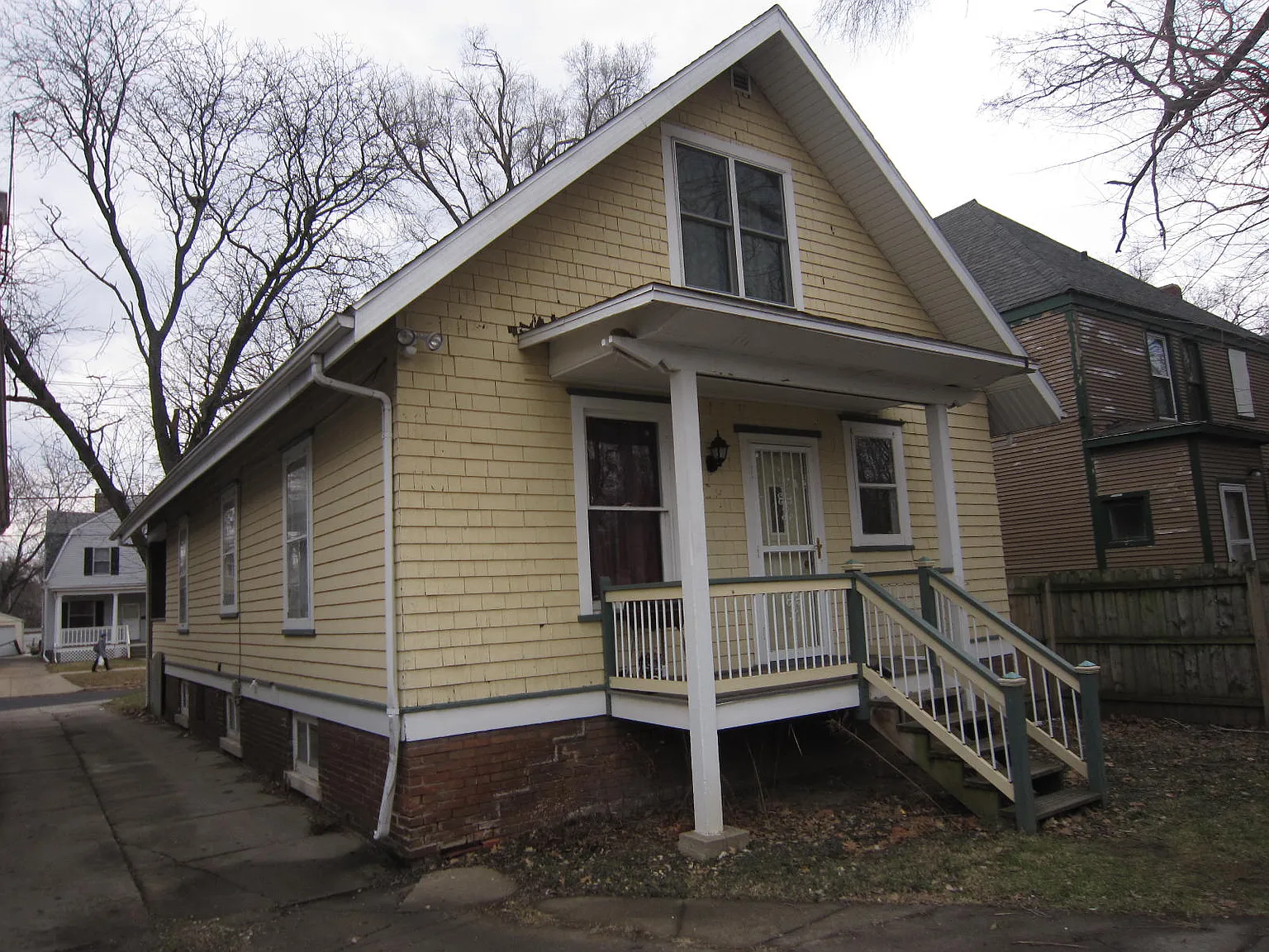 2145 N Linn St photo 1