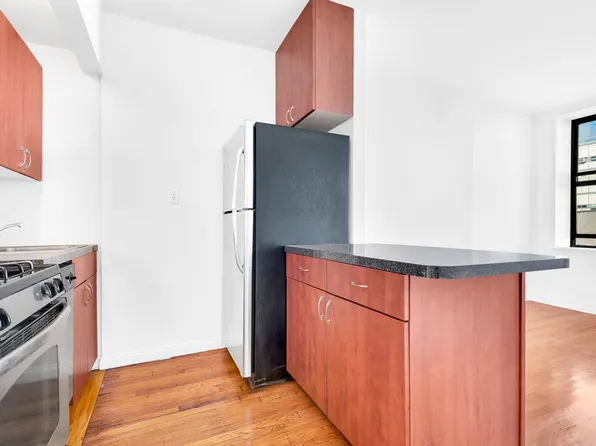 426 W 49th St APT 5D, New York, NY 10019