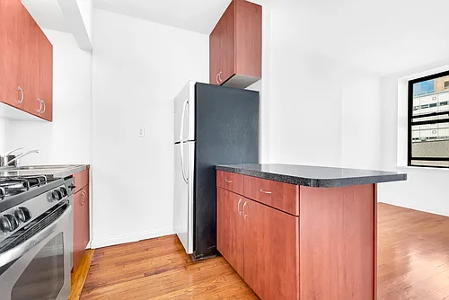 426 W 49th St #5D Photo 1
