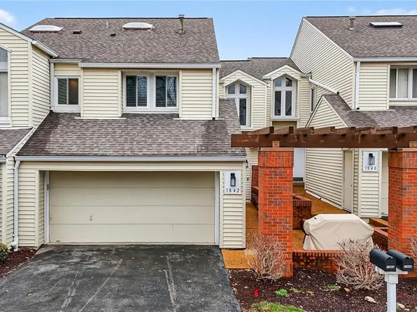 1842 Ridgeview Circle Dr, Ballwin, MO 63021