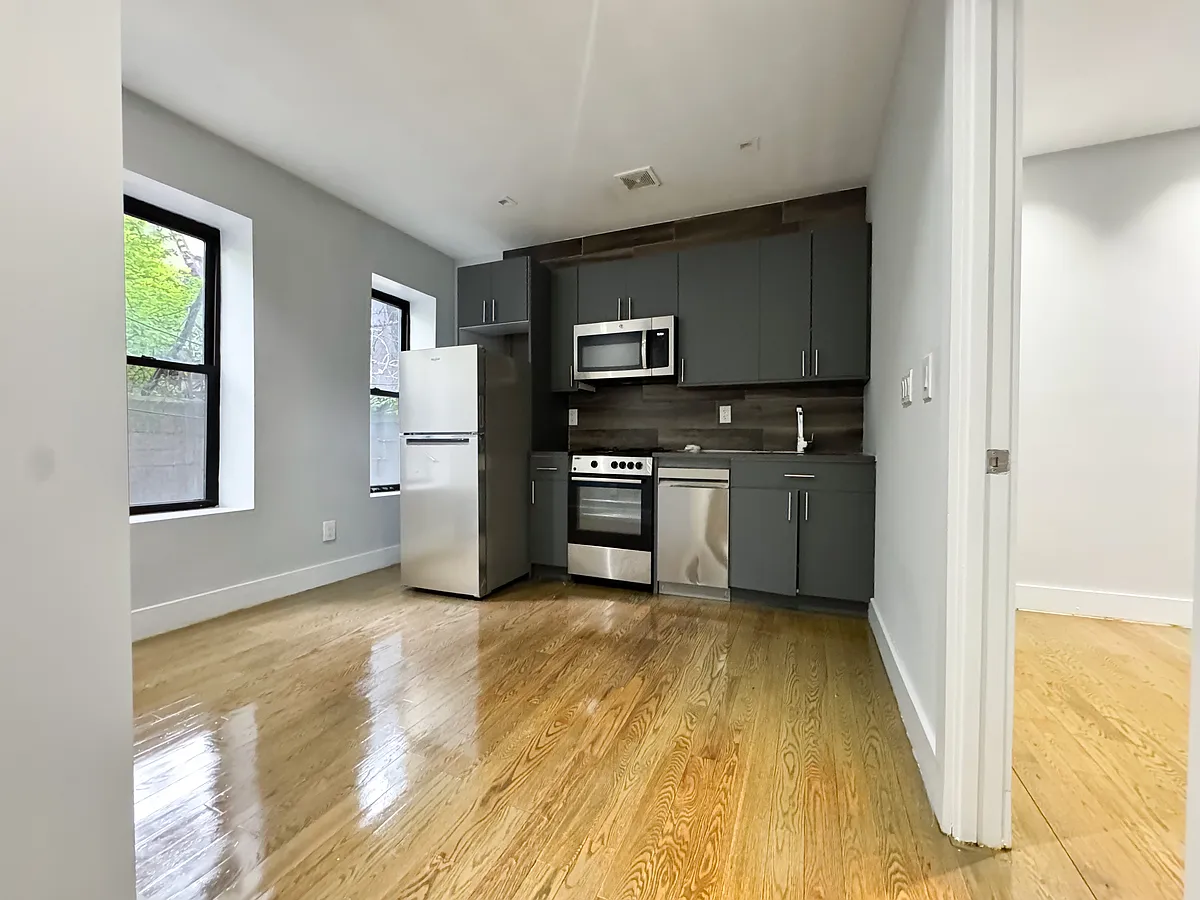 Building Photo - 244 E 117th St #1D