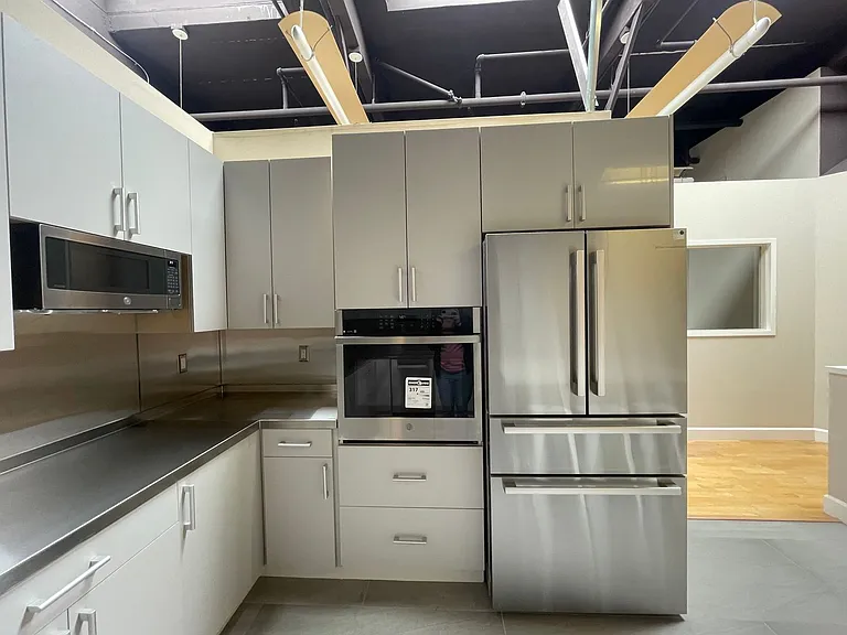 41 E Main St — Photo 11