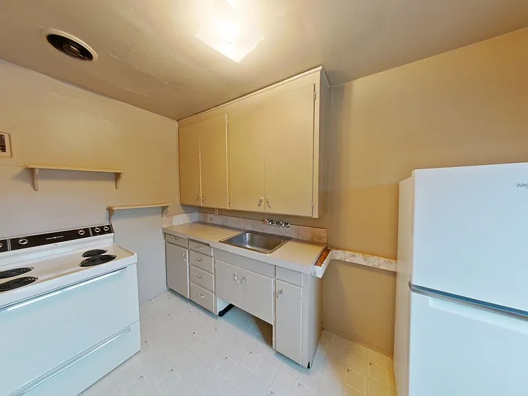 227 W 7th Ave — Photo 4