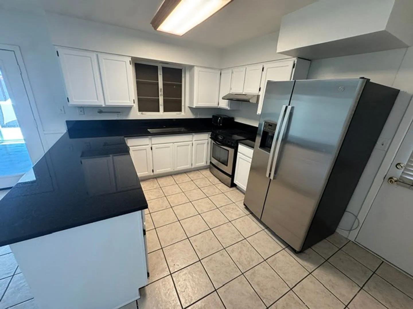 Walk To Asu. 6 Bed 4 Bath Right Near Campus — Photo 3