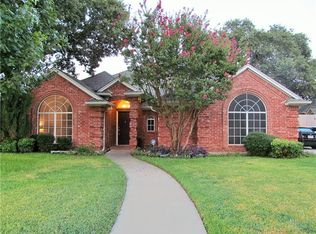 1628 Green Tree Dr, Hurst, TX 76054