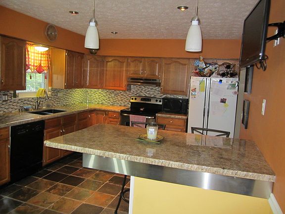 3rd image of 9108 Wintergreen Dr