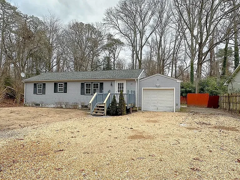 15 Hawthorn Rd — Photo 1