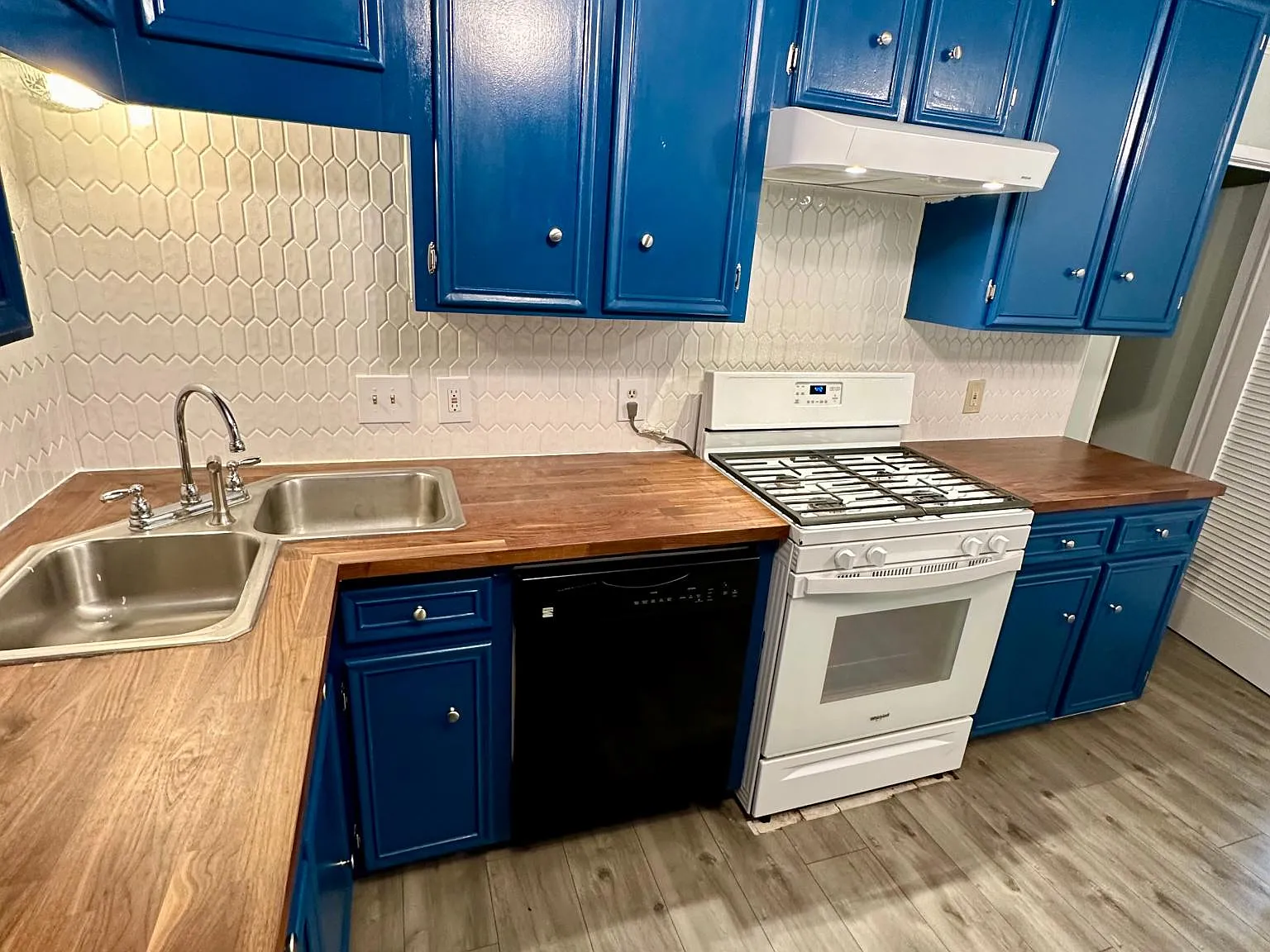 3 bed, 1100 sqft, $1,450 — Photo 2