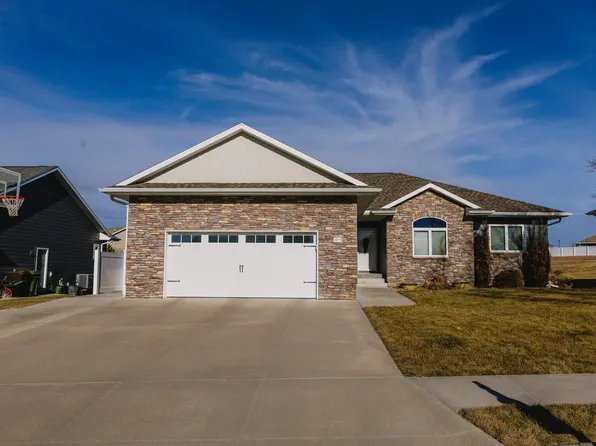 1005 W 46th Street Pl, Kearney, NE 68845