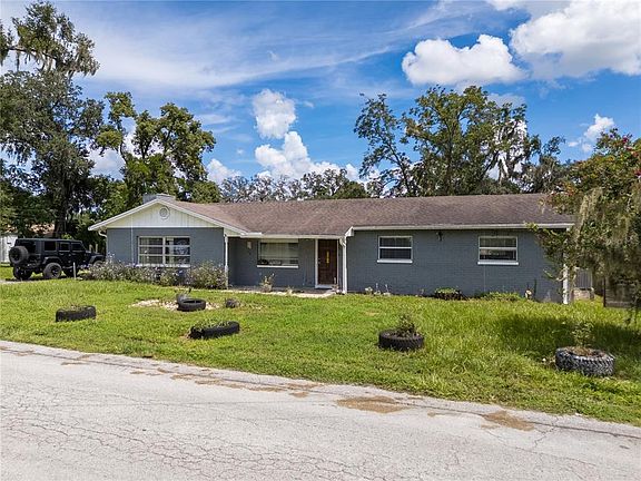 3rd image of 5217 PEACH AVENUE