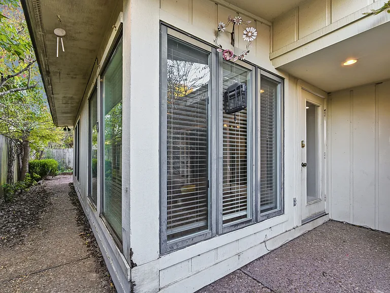 2411 S 46th St — Photo 35