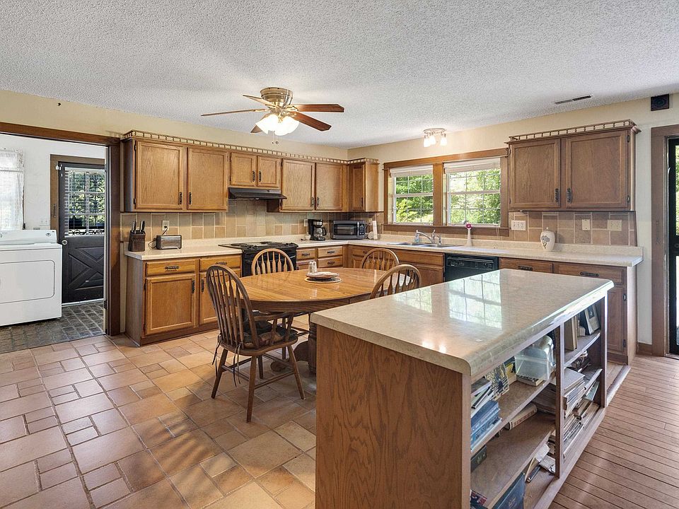 16th image of 115 Edenberg Dr