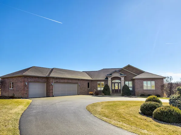 10291 E Deer Creek Ln, Rochelle, IL 61068