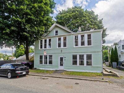 12 School St, Holyoke, MA, 01040