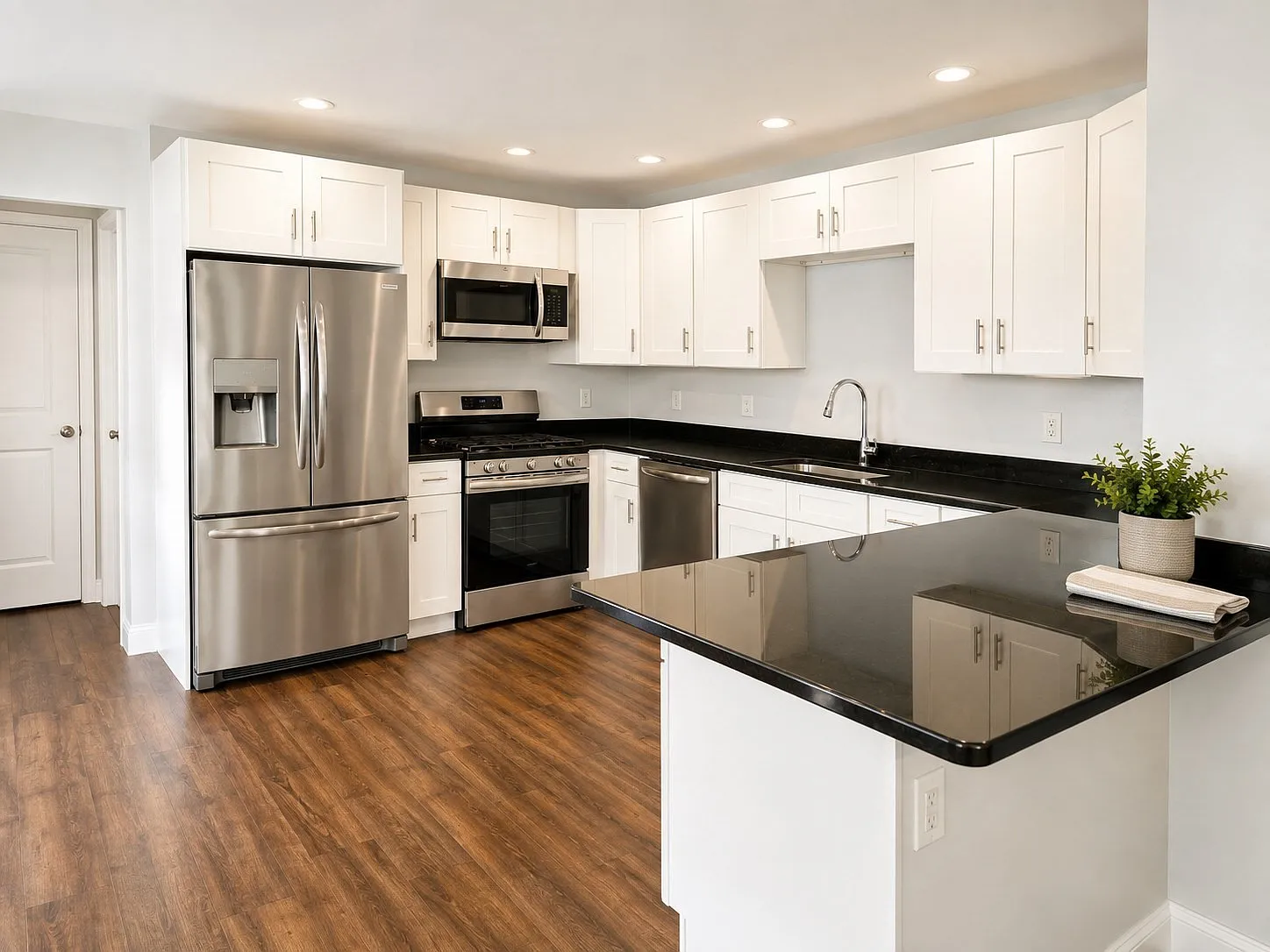3 bed, 1.0 bath, 1100 sqft, $1,850 — Photo 1