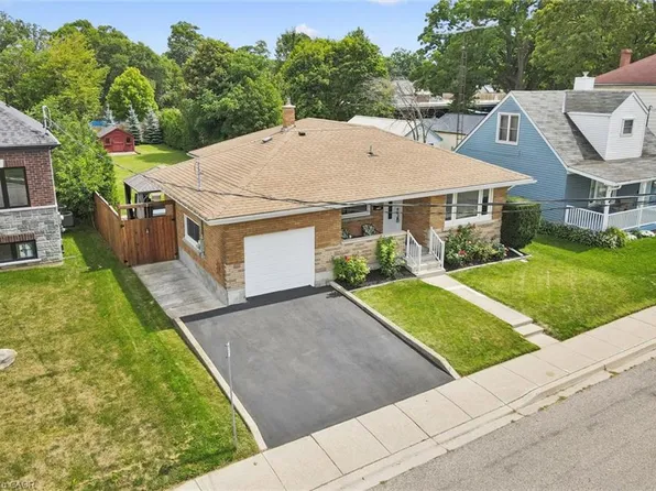 49 East St, Cambridge, ON N1R 4P2