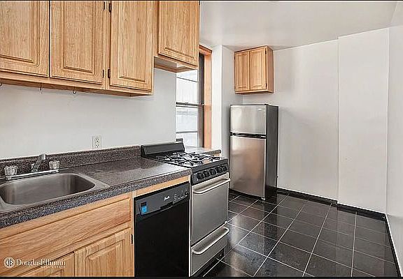 4th image of 188 Suffolk St #4N