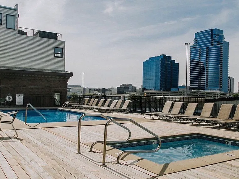 Building pool and hot tub