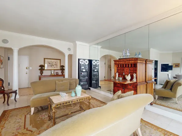 360 East 72nd Street image 4 of 22