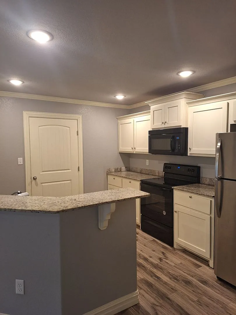 3 bed, 2.0 bath, 1500 sqft, $1,365 — Photo 2