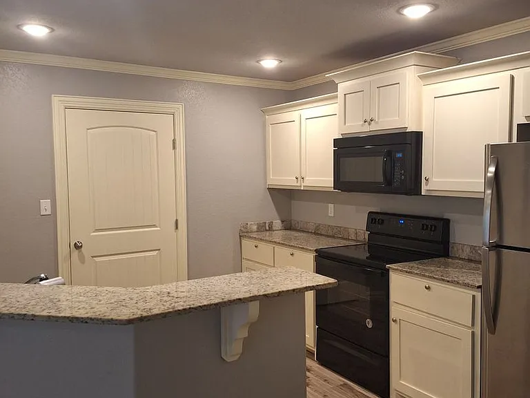 9013 Chanel Pl — Photo 2