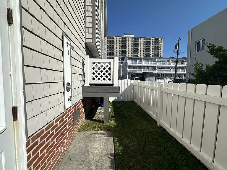 32 S Madison Ave — Photo 24