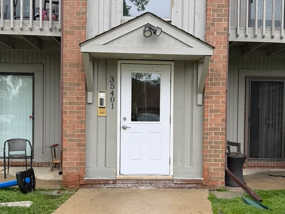 35401 Hickory Woods Dr #1-3