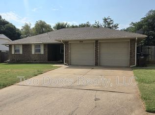 904 E Hills Dr, Moore, OK 73160