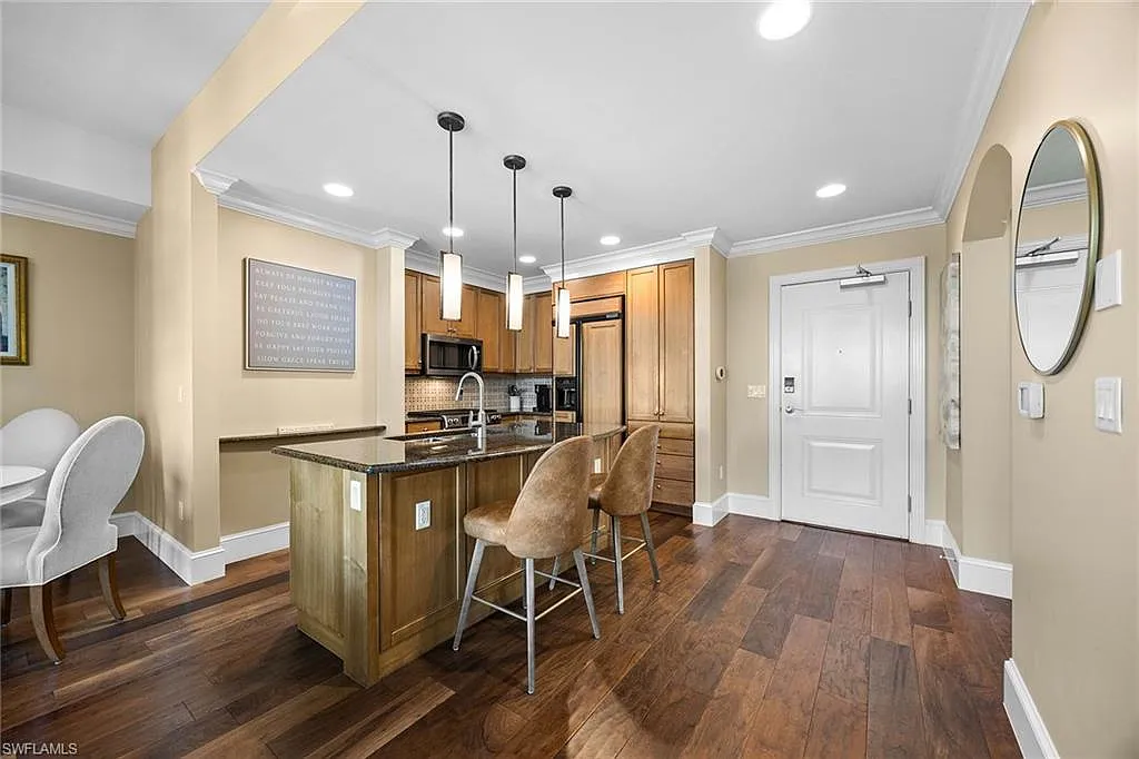 2 bed, 2.0 bath, 1550 sqft, $13,000 — Photo 3