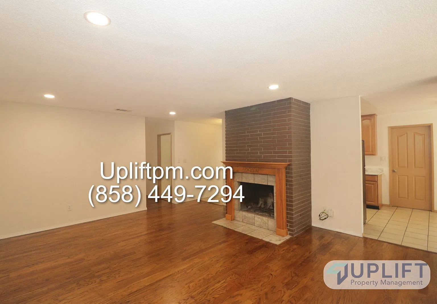4 bed, 2.0 bath, 1404 sqft, $4,400 — Photo 2