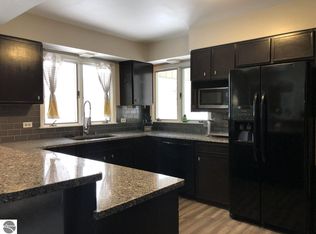 9431 E Cherry Bend Rd, Traverse City, MI 49684