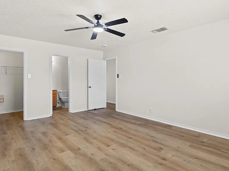 9575 Celine Dr — Photo 8