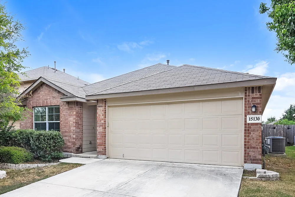 4 bed, 2.0 bath, 1703 sqft, $2,205 — Photo 3