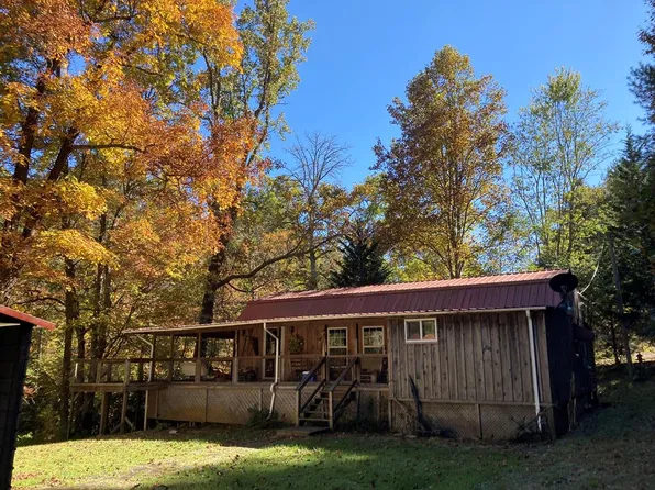 2021 Gladesboro Rd, Hillsville, VA 24343