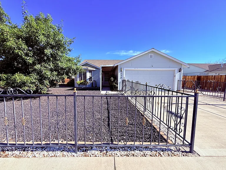 524 Darren Way — Photo 2