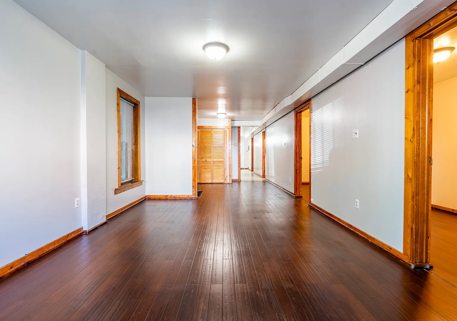 3 bed, 1200 sqft, $2,300 — Photo 4