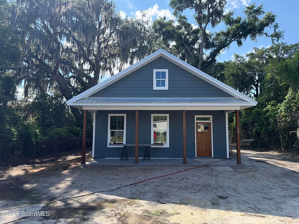 1st image of 807 Elbert St