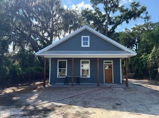 807 Elbert St, Darien, GA 31305