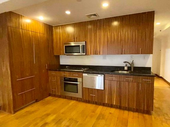 3rd image of 345 E 62nd St APT 4